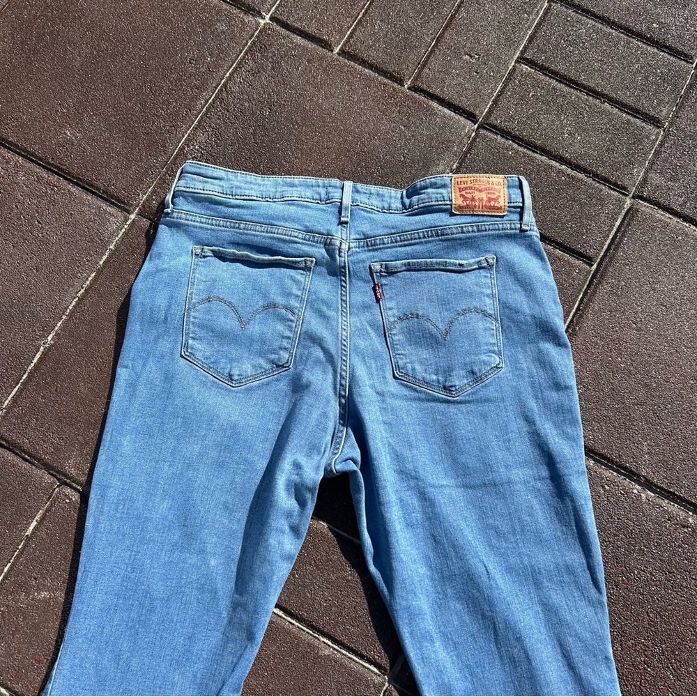 Levi's High Rise Boot Cut Jeans with Signature Patch - Picture 7 of 9